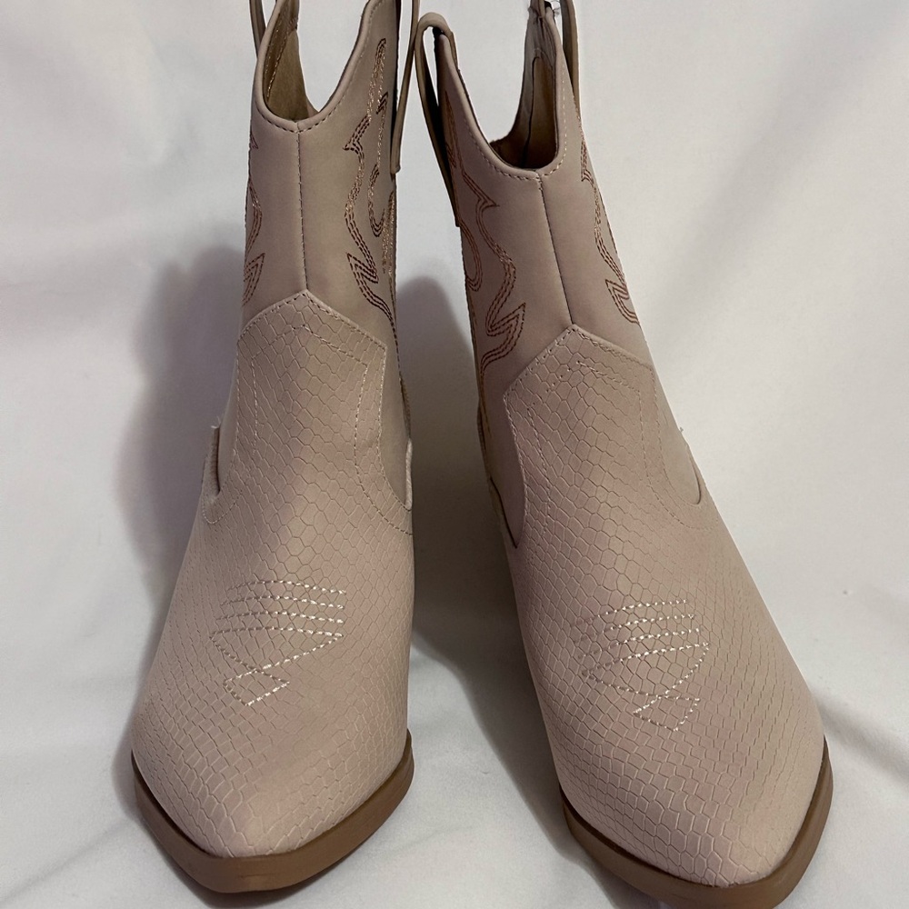 Cowboy-style boots for women